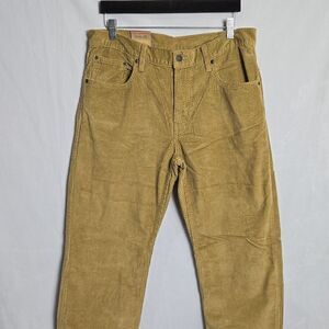 NWT.. LEVI'S.. tan, khaki courderoy pants..